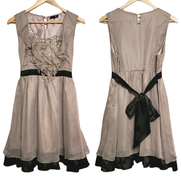 Anthropologie Dresses & Skirts - Anthropologie Ryu Grey Sleeveless Ruffle Dress